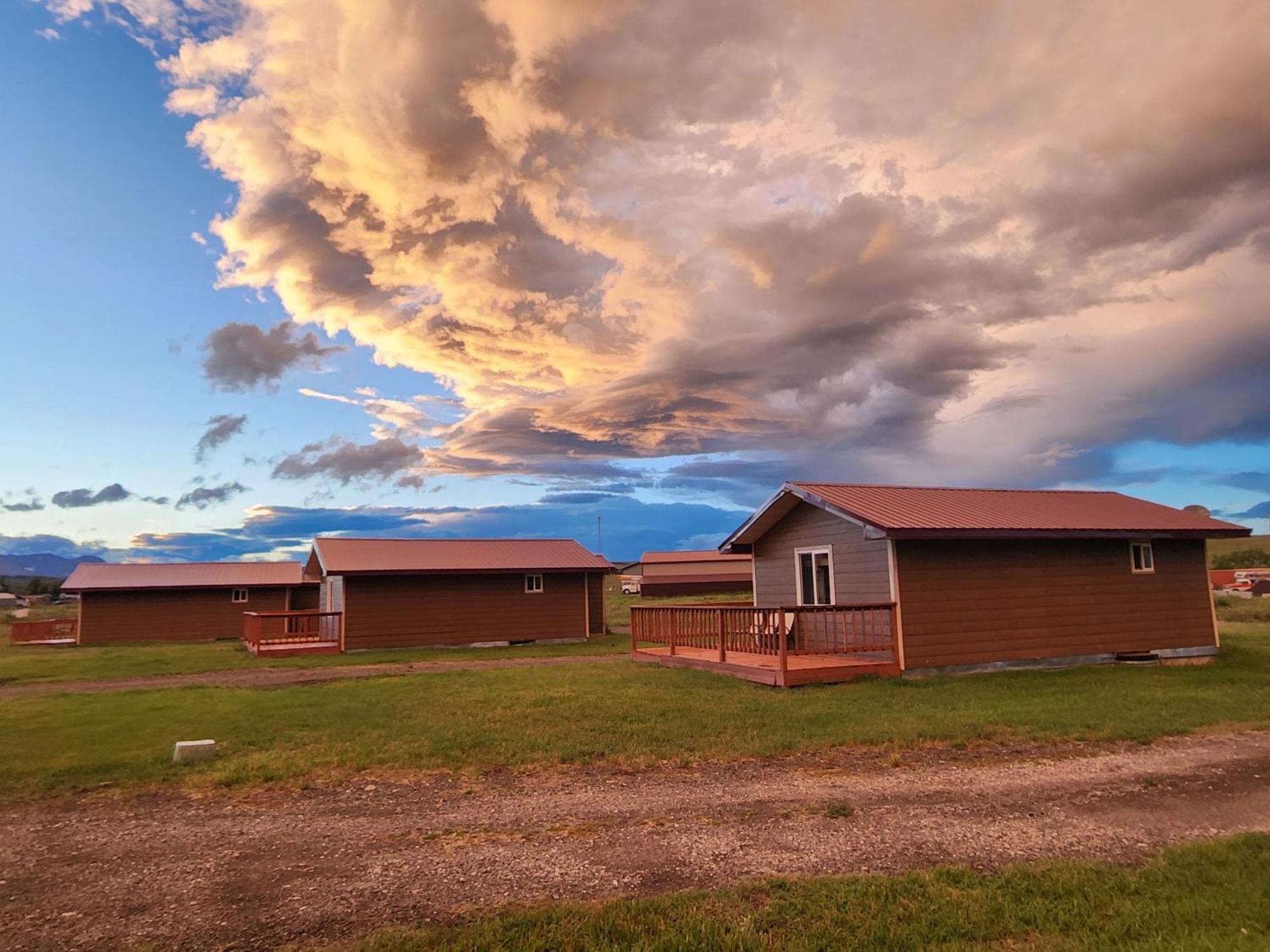 موتيل East Glacier Park Village سيركيل آر موتل المظهر الخارجي الصورة