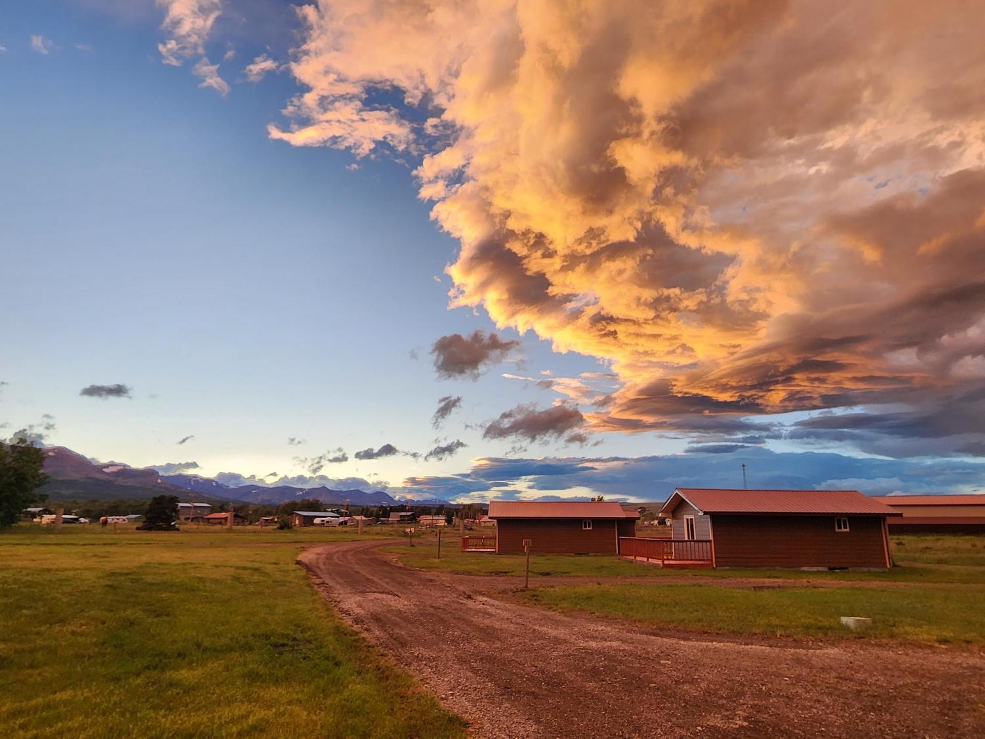 موتيل East Glacier Park Village سيركيل آر موتل المظهر الخارجي الصورة