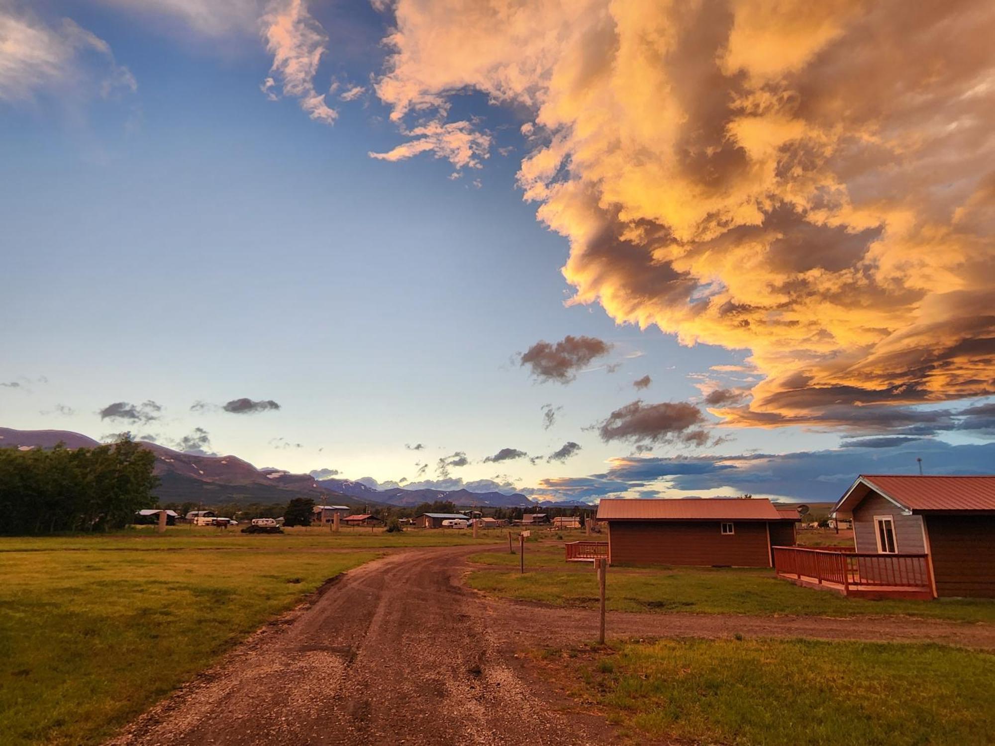 موتيل East Glacier Park Village سيركيل آر موتل المظهر الخارجي الصورة