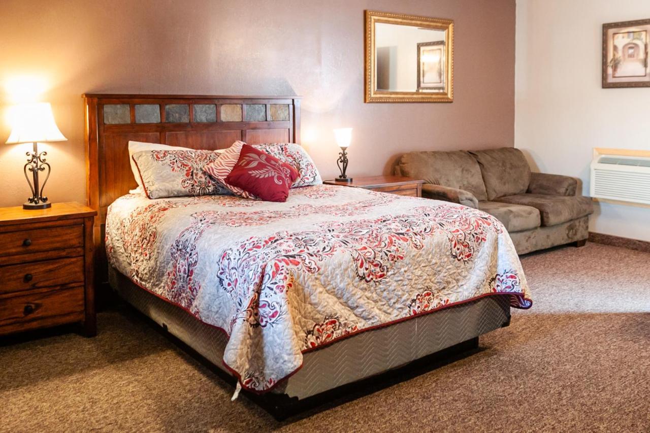 موتيل East Glacier Park Village سيركيل آر موتل الغرفة الصورة